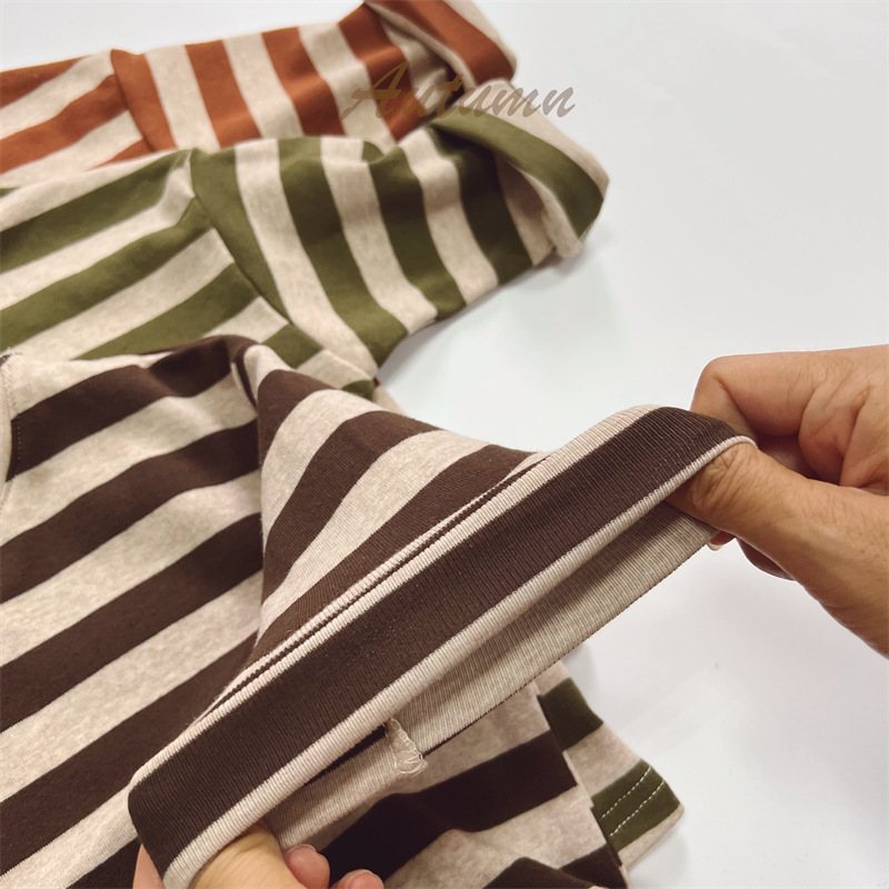 Otoño 2024 niños de manga larga Camiseta de los niños de Corea del Sur rayas retro cuello redondo camisa de fondo suelto para niños y niñas