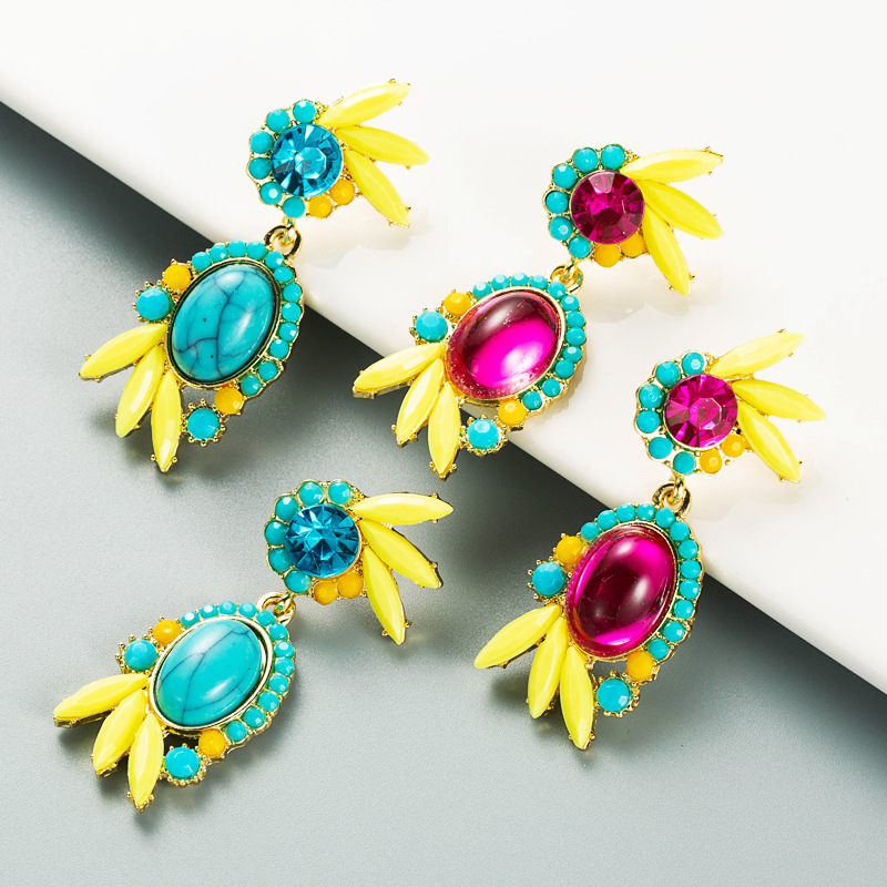 Retro Alloy Diamond-studded Resin Geometric Flower Earrings display picture 2