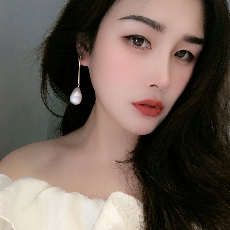 유럽과 미국 스타일의 심플한 메탈 브러시드 물방울 롱 귀걸이, 실버 도금 핀, 고급스럽고 세련된 분위기의 귀걸이 도매