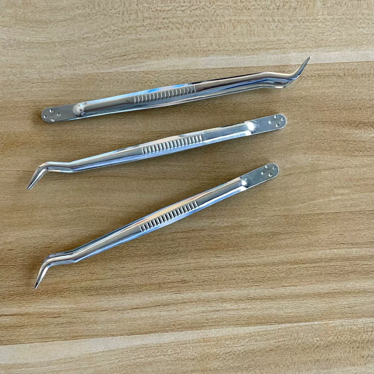 供应弯头镊金属铁镊子一次性夹子加厚现货批发防静电功能尖头