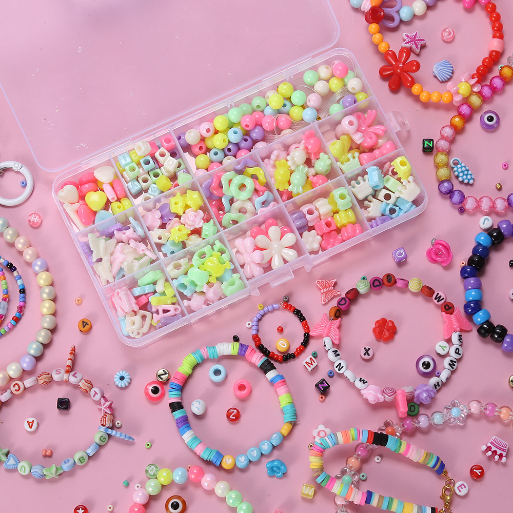 Los niños DIY encadenan cuentas a mano juguetes educativos las niñas usan cuentas para centrarse en el entrenamiento de joyas, pulseras y materiales de collar