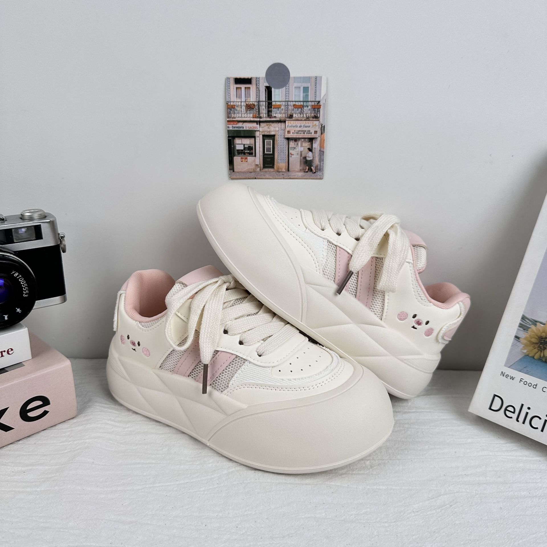 Onda lejana dulces zapatos de hojaldre para mujer 2025 nuevos zapatos de tablero de malla de suela gruesa de verano zapatos de pan de todo fósforo zapatos casuales