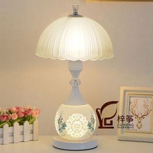 欧美风格LED节能陶瓷台灯卧室床头灯温馨可调光多色随机色温玻璃