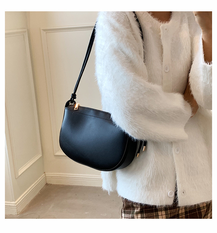 High-grade Small Bag Women's Bag 2021 New Fashion Messenger Bag Fashion All-match Retro Shoulder Bag Popular Small Square Bag display picture 2