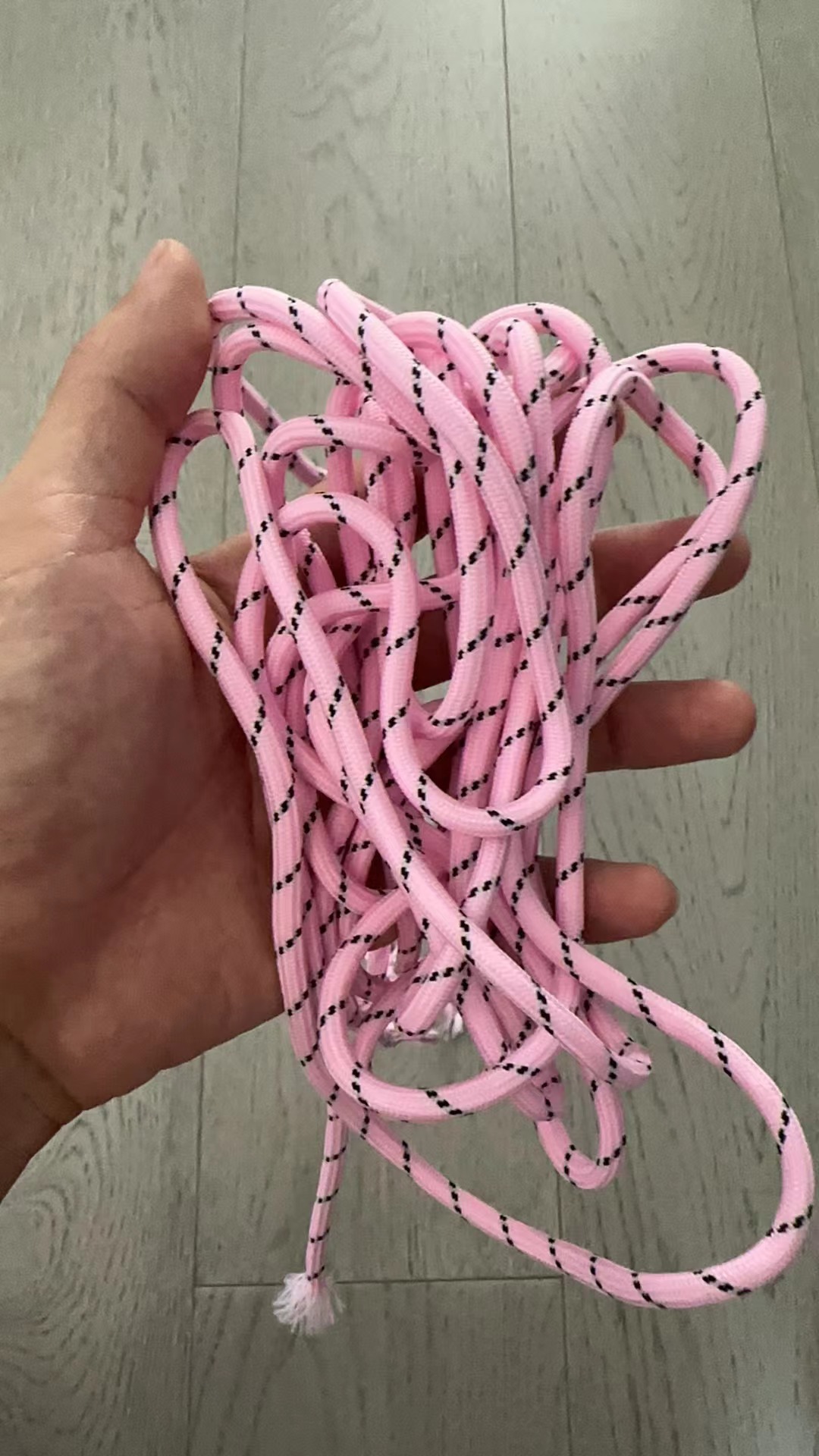 Cordones redondos de 5 mm para zapatos de papá, botas de senderismo, botas estilo Martin, con rayas diagonales en negro, blanco y amarillo.
