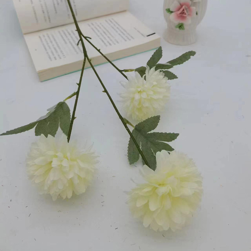 유백색