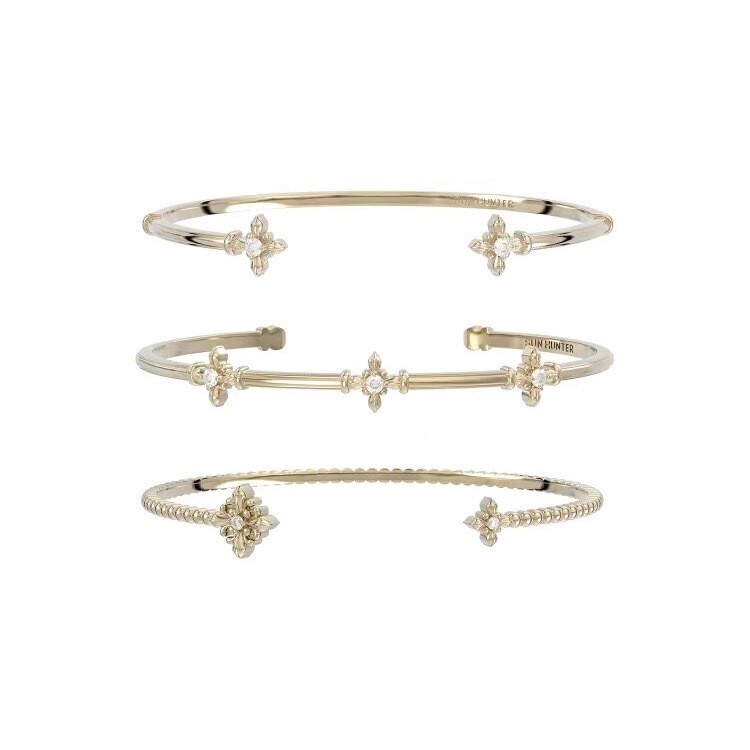 Three Horizontal Lines Titanium Gold Simple Iris Four-Flower Bracelet, Light Luxury Vintage Bracelet with a High-End Feel, Commuter Jewelry