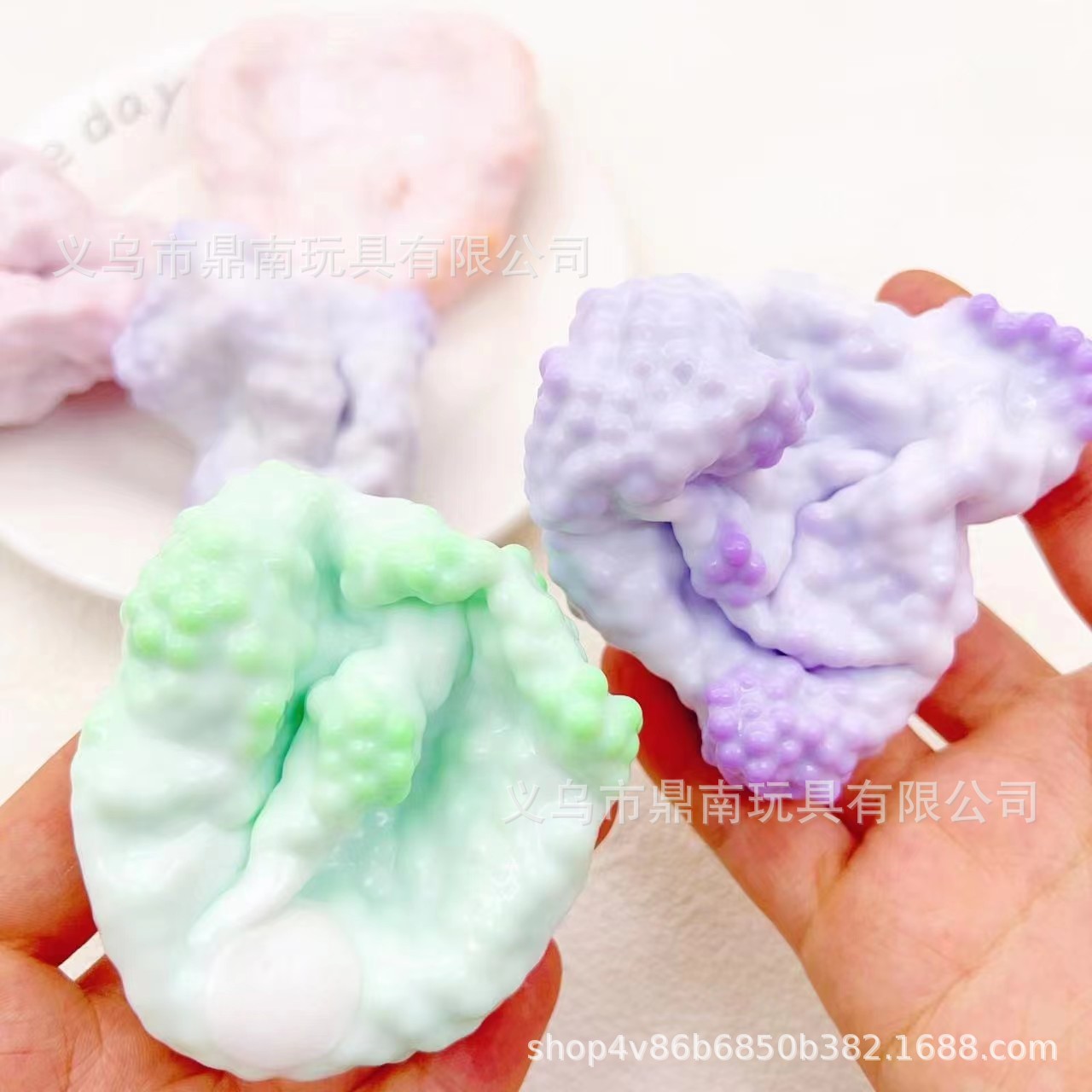This is a milky white, ultra-thin, milky-scented pearl snow skin handmade ball, a stress-relieving toy popular on Xiaohongshu (Little Red Book).