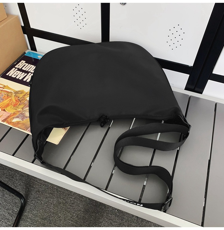 ins Simple nylon fabric crossbody bag for women 2023 new Korean style fashionable single-shoulder dumpling bag for students, trendy single-shoulder bag undefined