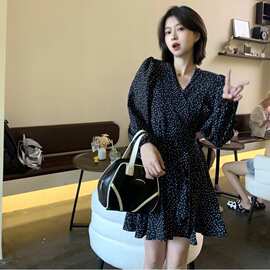黑色波点裙连衣裙女装秋季法式复古温柔海边度假风茶歇气质短裙子
