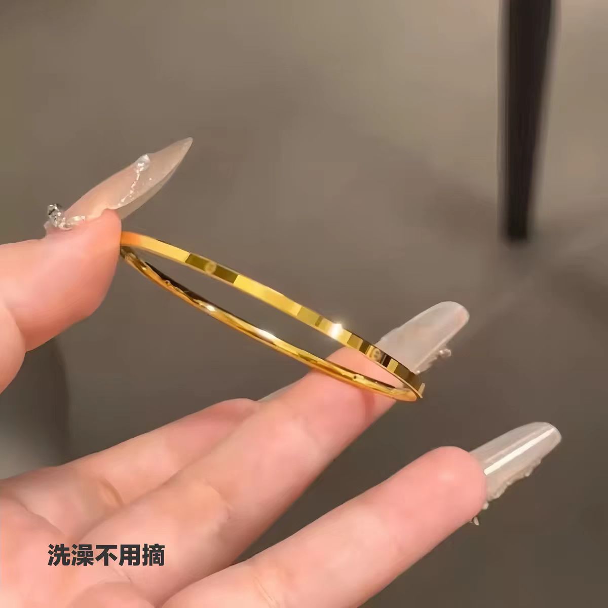 Glossy golden bracelet