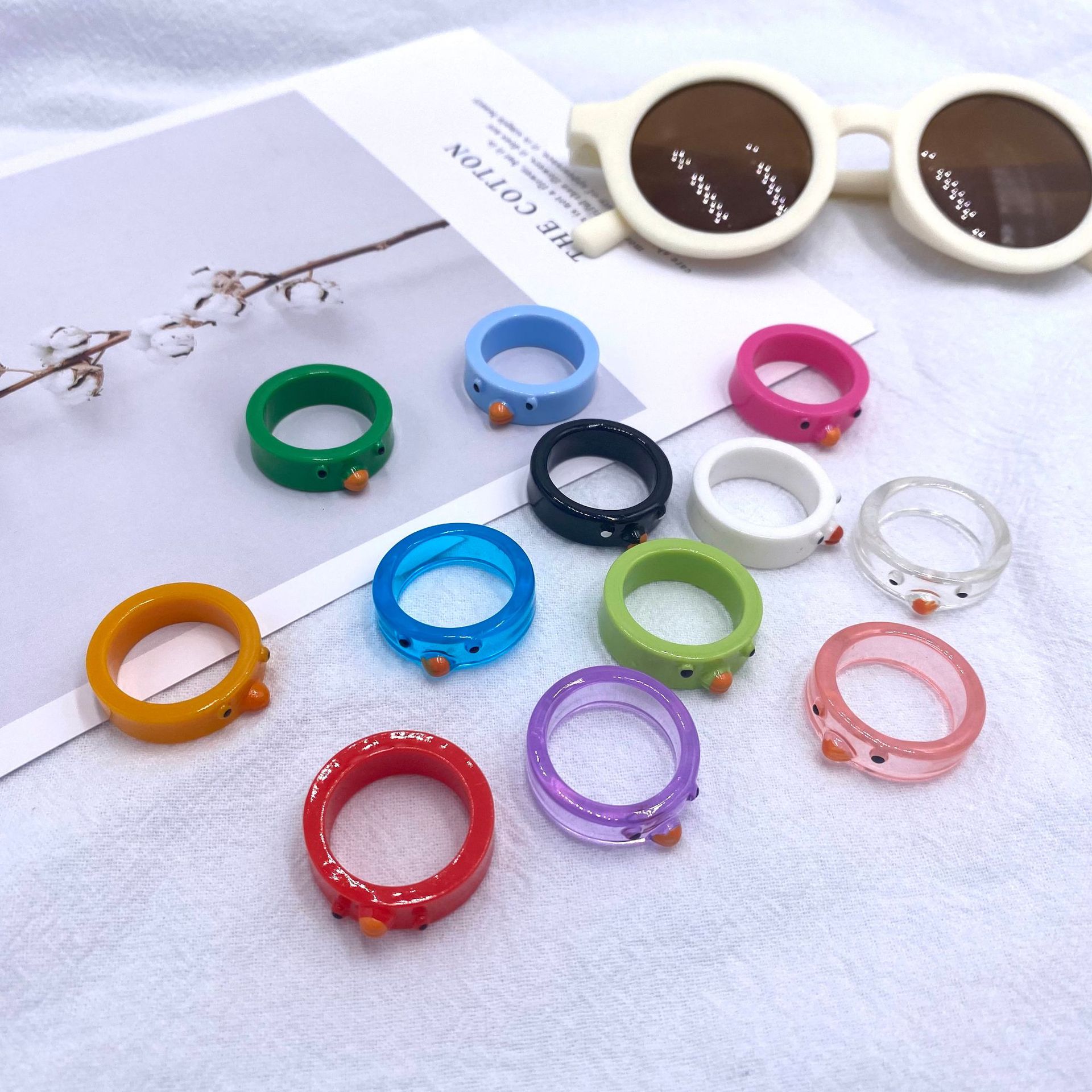 Cross-border ins estilo europeo y americano Venta caliente diversión pollo resina anillo transparente tridimensional multi-color anillo