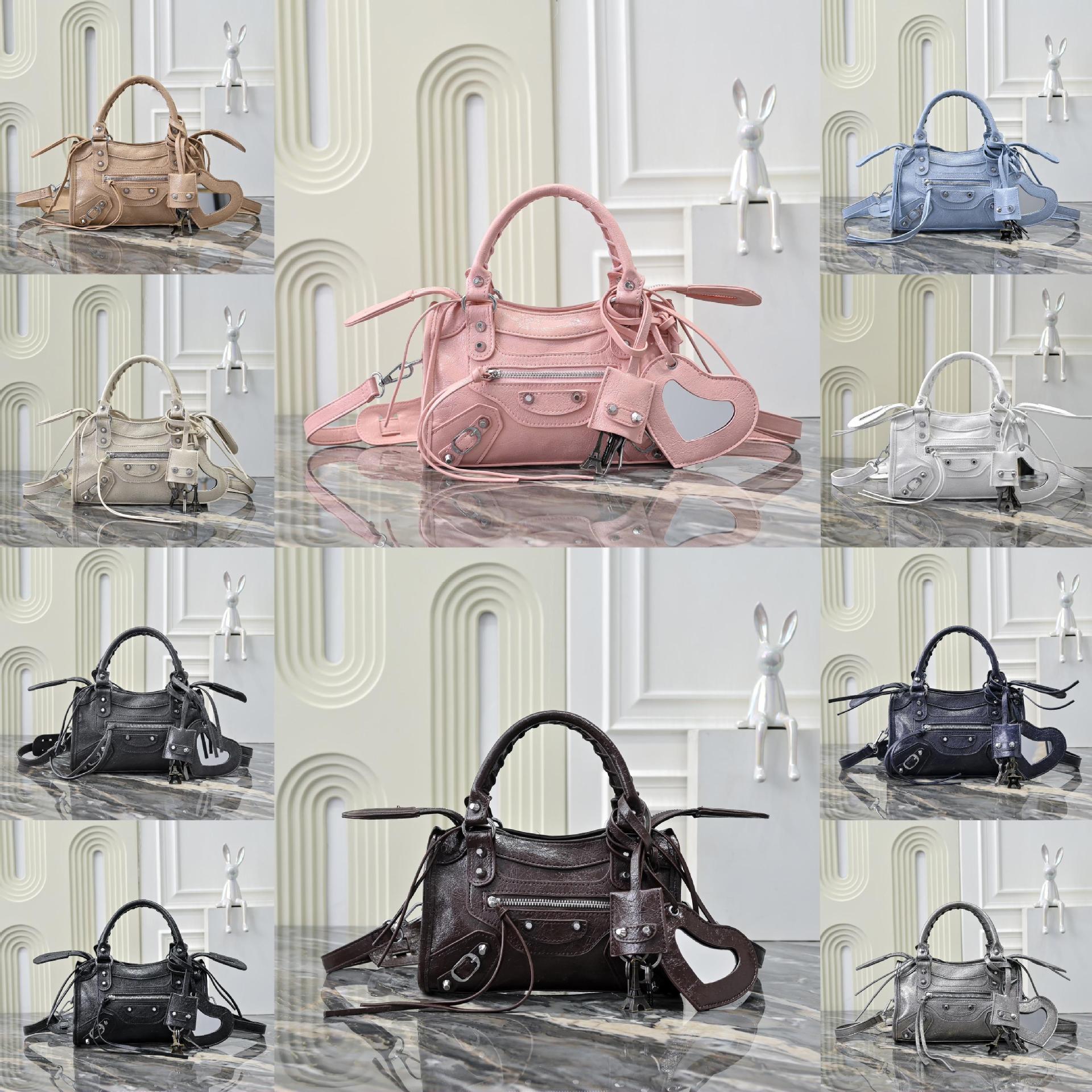Classic small retro one-shoulder bag