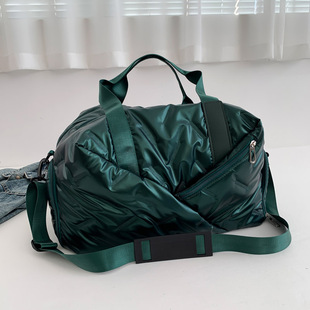Capacious retro trend one-shoulder bag wet and dry separation