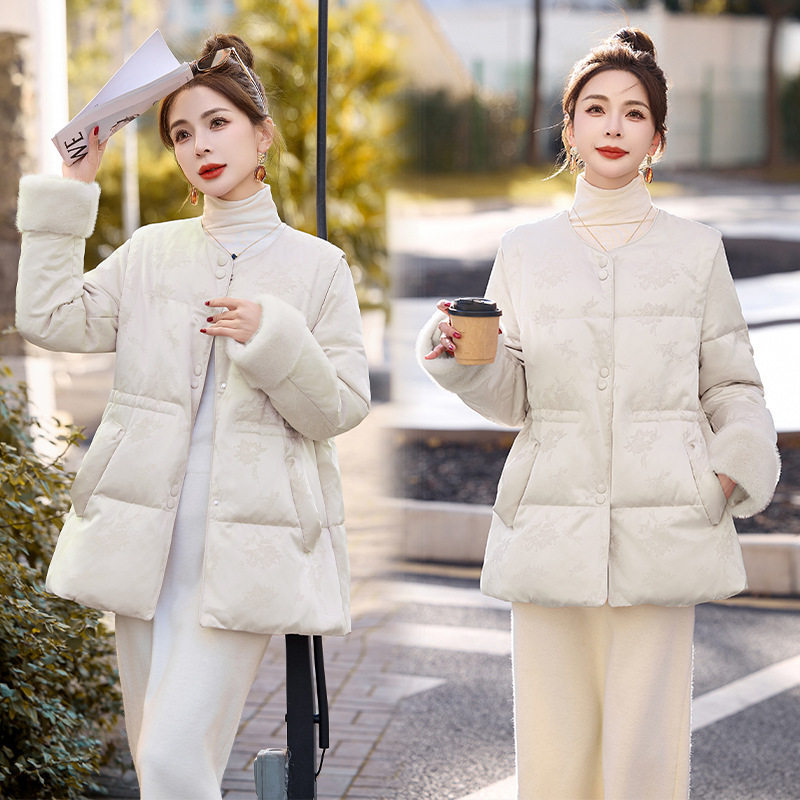 新中国式軽国風ダウンジャケット女性2024冬の新高級洋気ファッションダウンジャケットYE6332