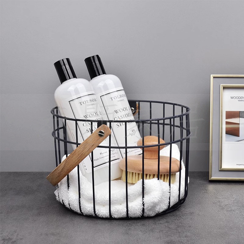 Nordic Modern Simple Iron Storage Basket Towel Brush Combination Model Room Bathroom Balcony Bathroom Decorations Nordic Modern Simple Iron Storage Basket Towel Brush Combination Model Room Bathroom Balcony Bathroom Decorations