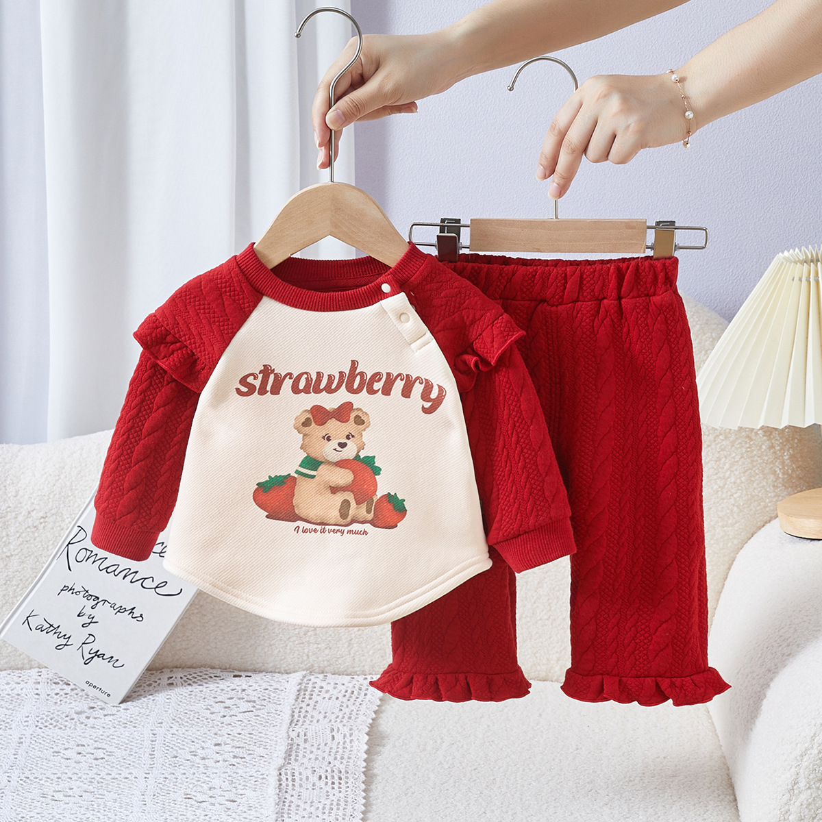 童装冬季儿童套装草莓小熊女孩衣服中小童套装秋冬加绒女童套装