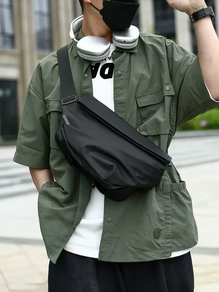 New commuter bag men's cycling motorcycle magnetic buckle messenger bag water-repellent multifunctional chest bag sports shoulder bag