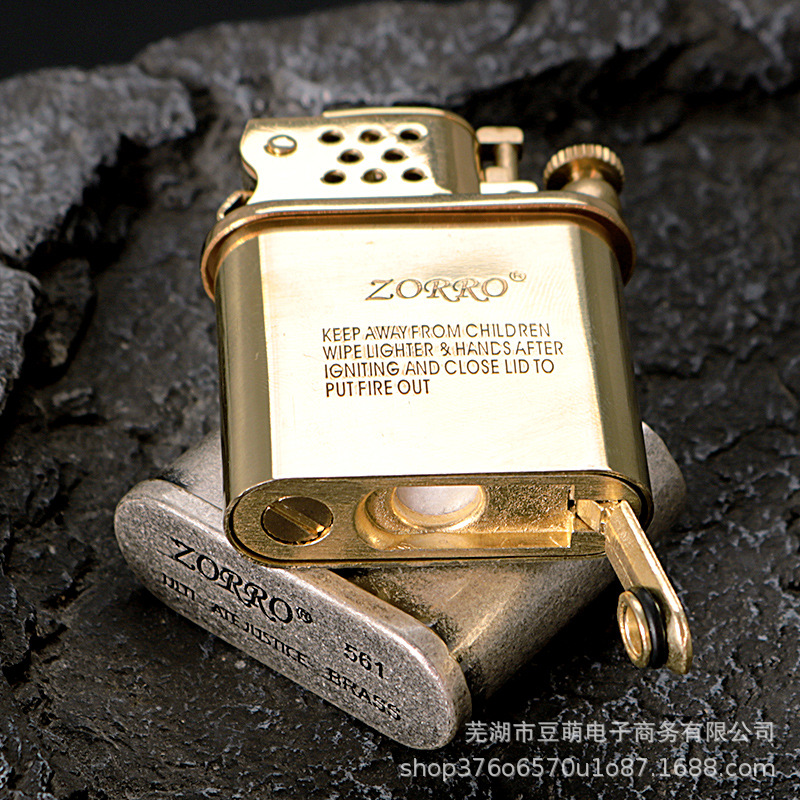 Moda Zoro Z561 Du Yue Sheng con el mismo encendedor de queroseno en línea popularidad creativa personalidad eyección ignición de un botón