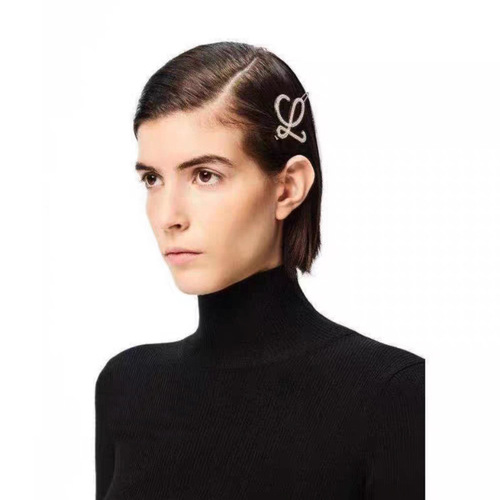 New Letter Pearl Retro Brooch for the Luo Family with Engraving