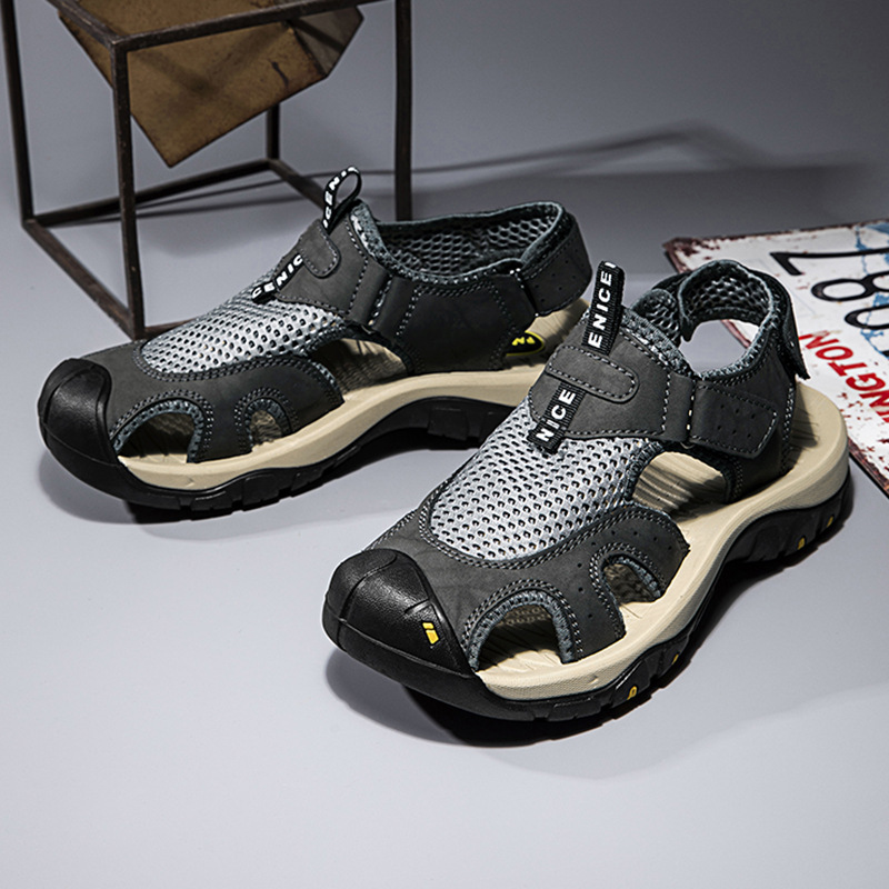 Sandálias de hombre zapatillas de cuero 2026 primavera y verano nuevo nicho de comercio exterior transfronterizo lujoso Baotou muelle transfronterizo