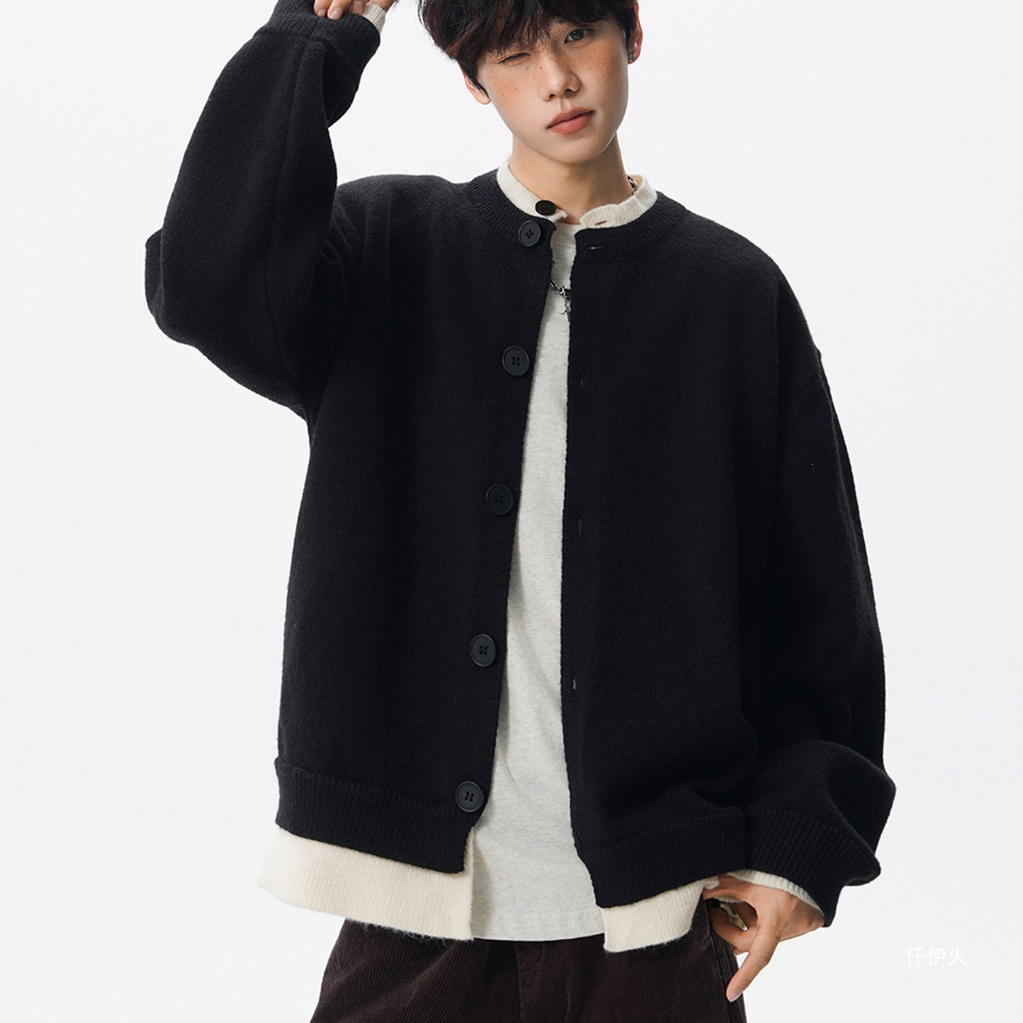 American retro-style layered knit sweater for men, new autumn collection, loose and relaxed fit, cardigan style
