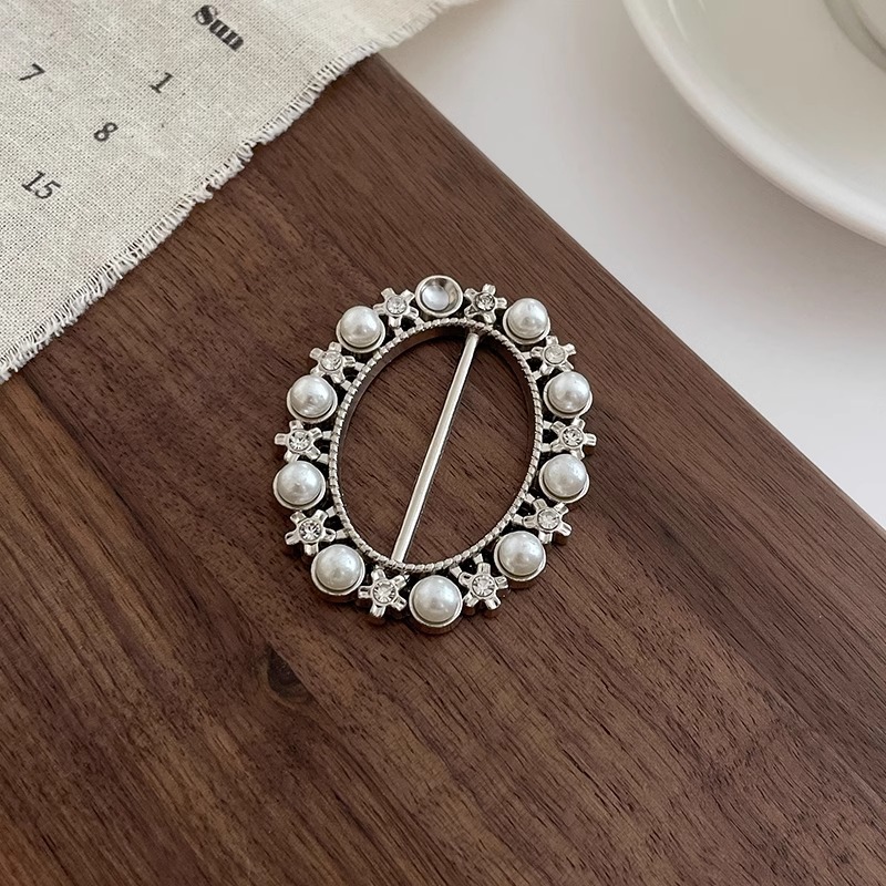 Hebilla anudada en las esquinas de la ropa mujer 2025 nuevo hebilla de toalla de seda botón de perlas de alta gama hebilla de hebilla de ropa de alta gama