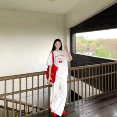 ホワイトコットン半袖右肩レディースTシャツトレンディな夏の新しいルーズ大きいサイズトップデザインニッチ女性の卸売