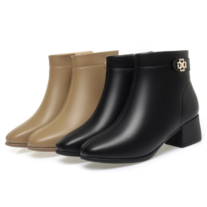 Venta al por mayor zapatos de madre zapatos de algodón acolchado de cuero suave de las mujeres de fondo suave botas cortas transfronterizas nuevos zapatos de cuero forrados de lana zapatos de mujer de invierno