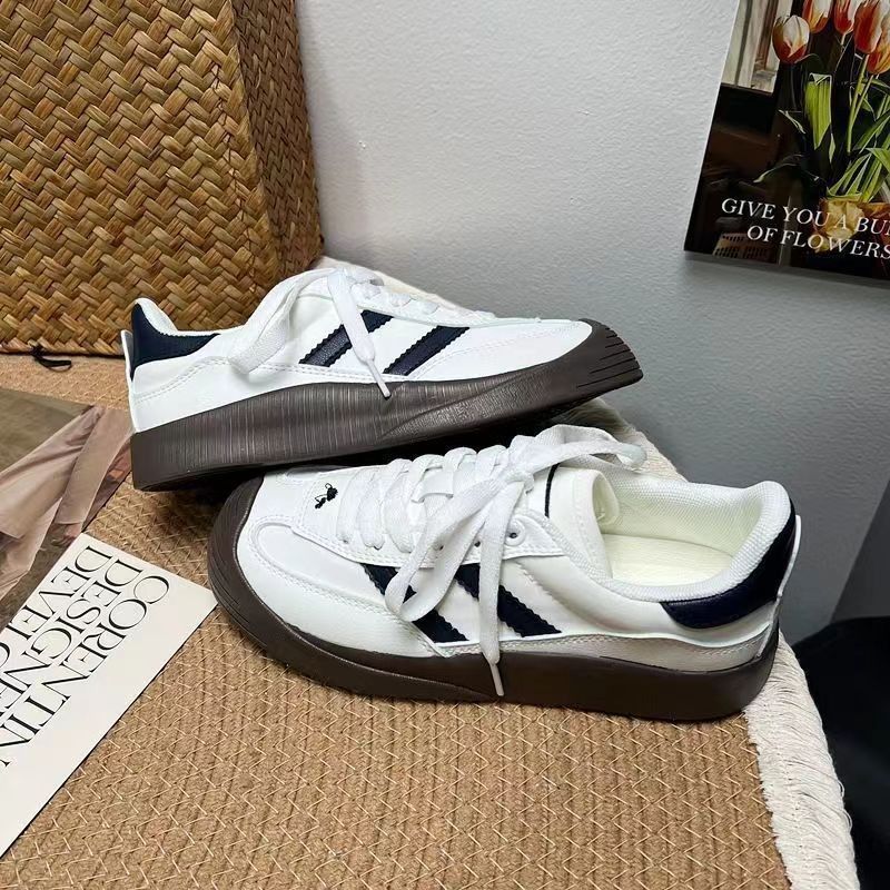 Yi juvenil verano nuevos zapatos blancos para mujeres estilo de Hong Kong Harajuku versátil zapatos de entrenamiento de mujeres coreanas zapatos deportivos casuales para mujeres moda