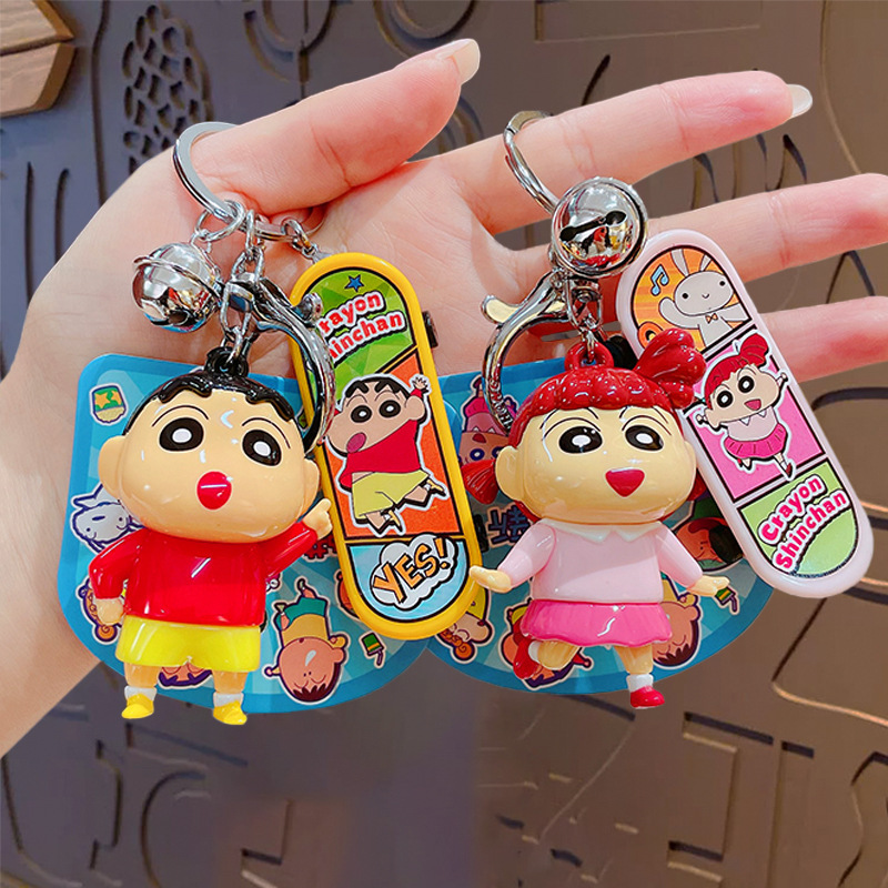 本物の漫画クレヨンしんちゃんスケートボードキーホルダー人形ペンダントカップルかわいいバッグキーホルダーペンダント卸売|undefined