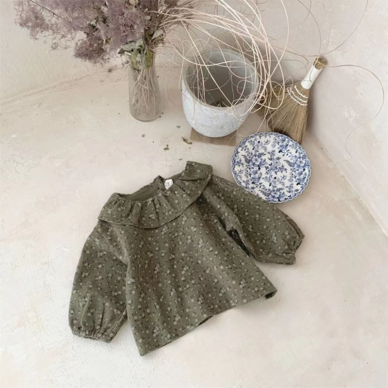 Versión coreana de primavera y otoño, bebé, bebé, camisa de fondo floral suave, cuello de muñeca de manga larga, camisa de niño linda suelta