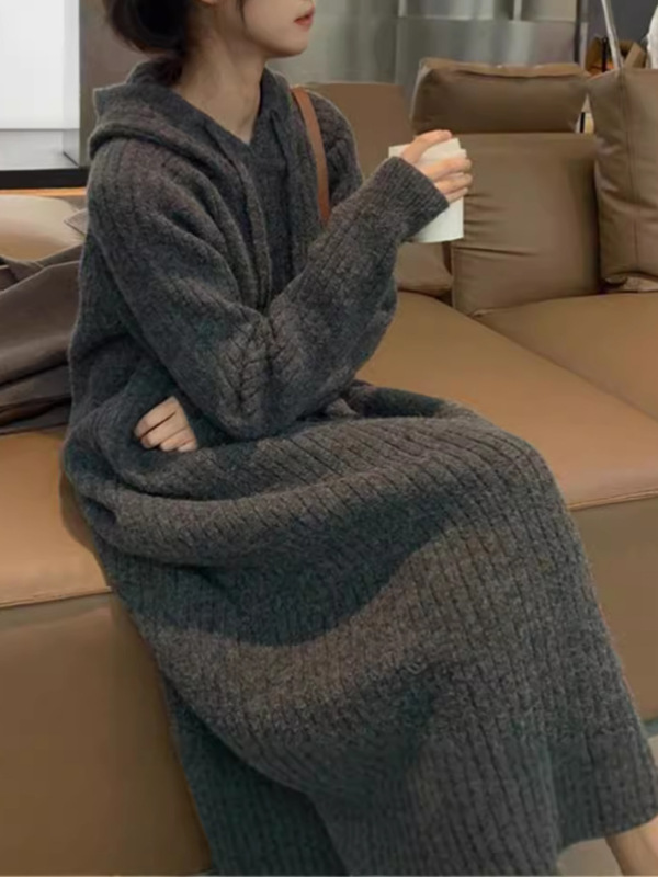 帽子のセーターのワンピースの女性の秋冬の厚いまっすぐな筒のゆったりしている腰の長いタイプの外は明らかにやせているニットのスカートを着てスカートを打ちます。|undefined