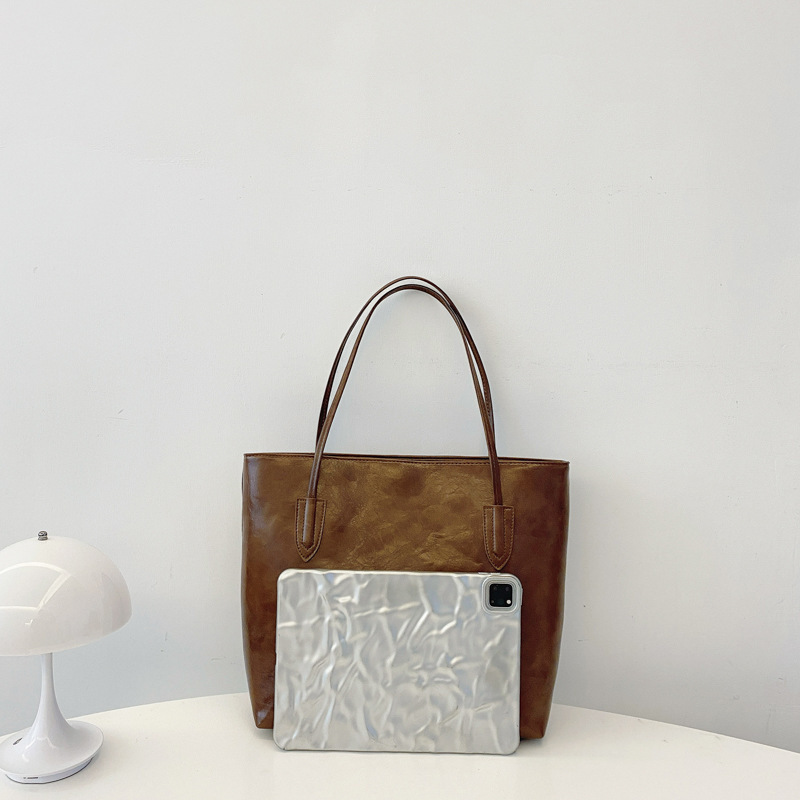 Bolso retro de gran capacidad para mujeres 2024 nueva moda coreana nicho bolso especial universal simple bolso axilar de hombro