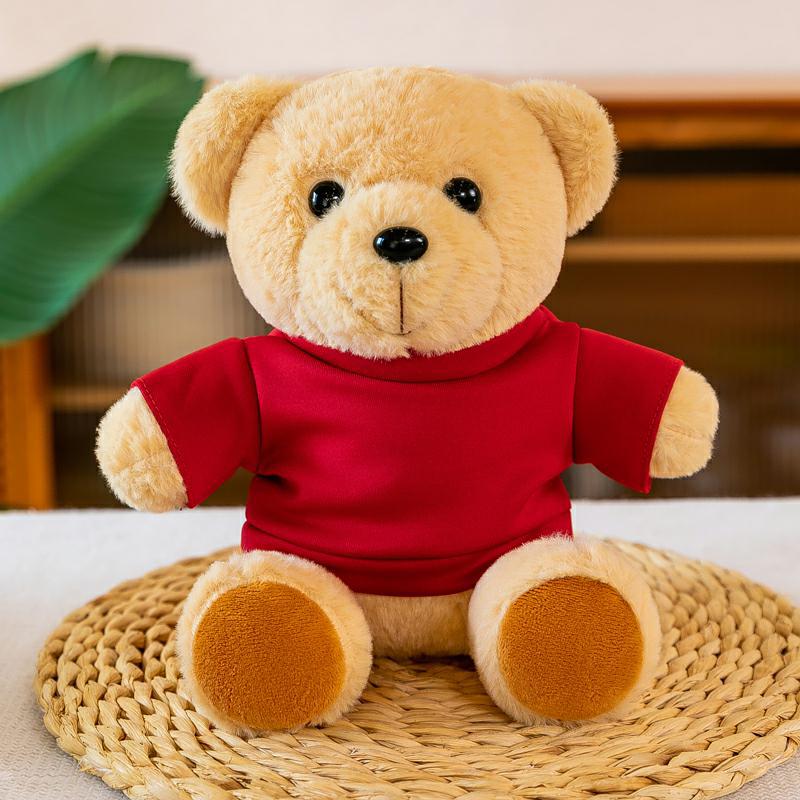 Red T-shirt sitting style bear sitting style