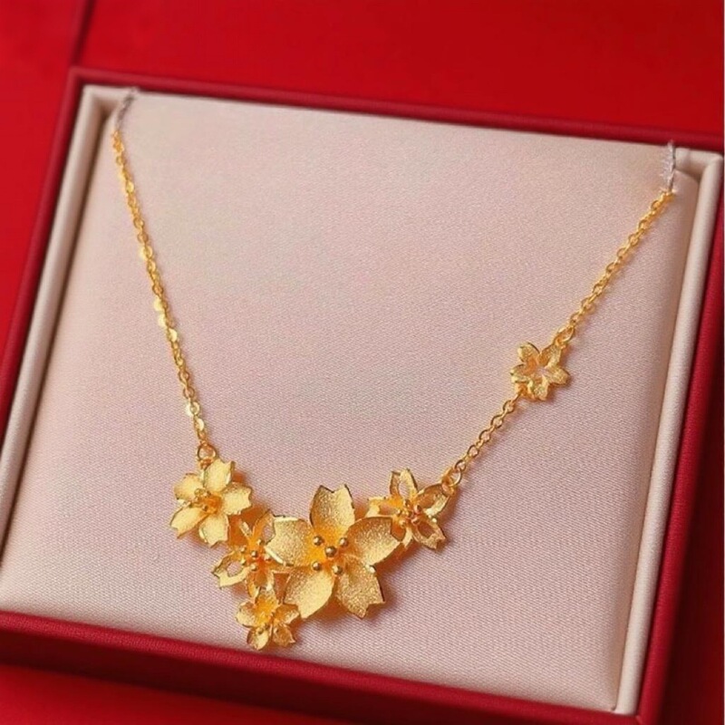 ベトナムサンドゴールドの新しい三生花ネックレス、女性用、軽くて豪華なニッチ金メッキ中空花オールインワンファッション鎖骨チェーン|undefined
