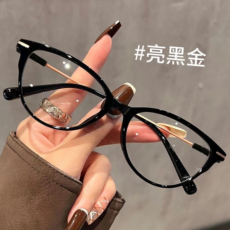 Europa y los Estados Unidos lujosos blancos ojos de gato gafas viejas mujeres de mediana edad moda personalidad viejas gafas viejas para ver teléfonos móviles gafas de luz azul