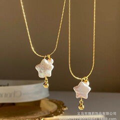 新しい天然バロックパールネックレス、星型ペンダント、鎖骨チェーン、ファッショナブルで多用途、高級感のある人気ジュエリー