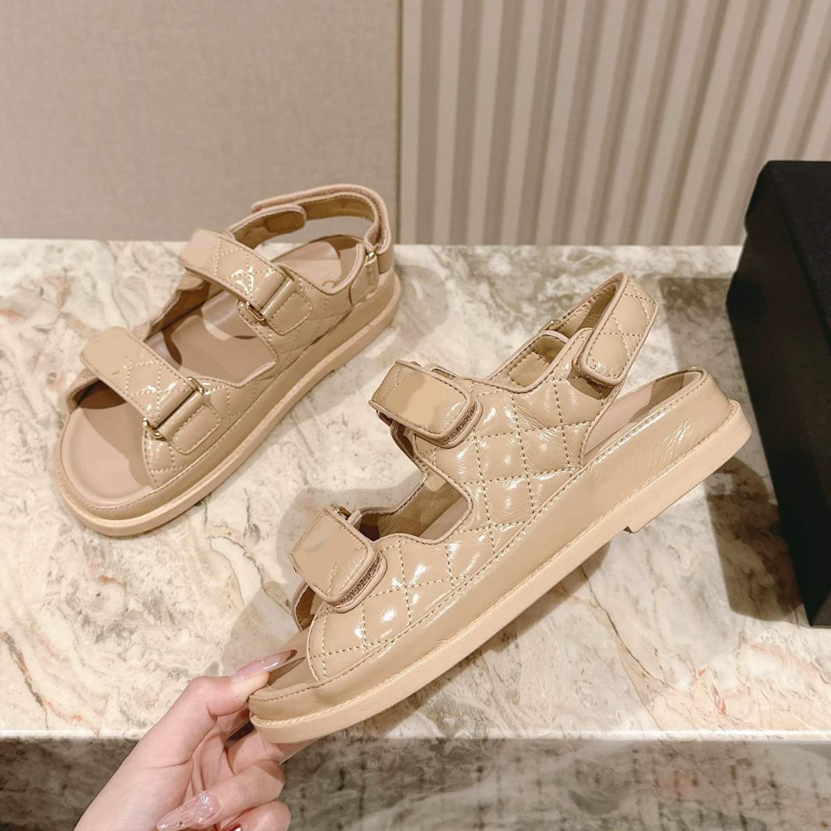 Fashionable summer beach sandals with velcro platform for leisure, Chanel style