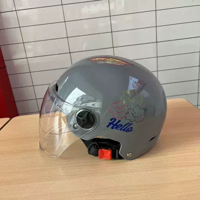 Motosiklet kaskı (dəbilqə) helmet, winter electric scooter - elegant-gray-with-playful-clouds-and-high-definition