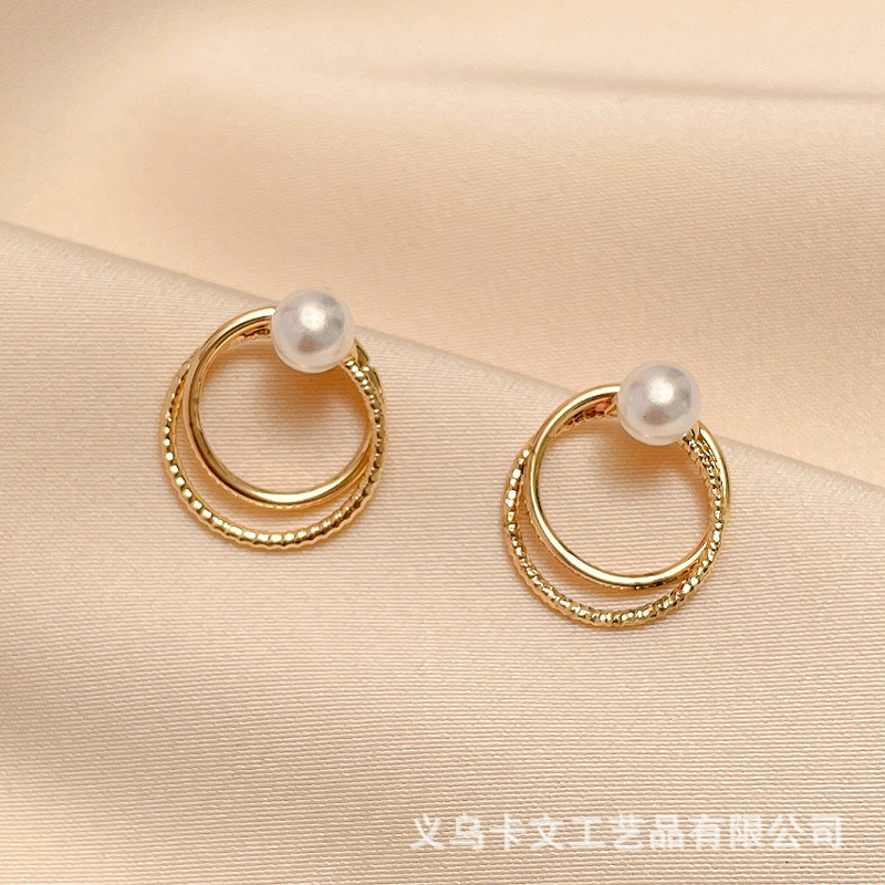 Aretes de aleación coreana de perlas de alto nivel de perlas largas al por mayor transfronterizas pendentes de cabina ligeros de lujo exagerados perfumes de orejas mujeres