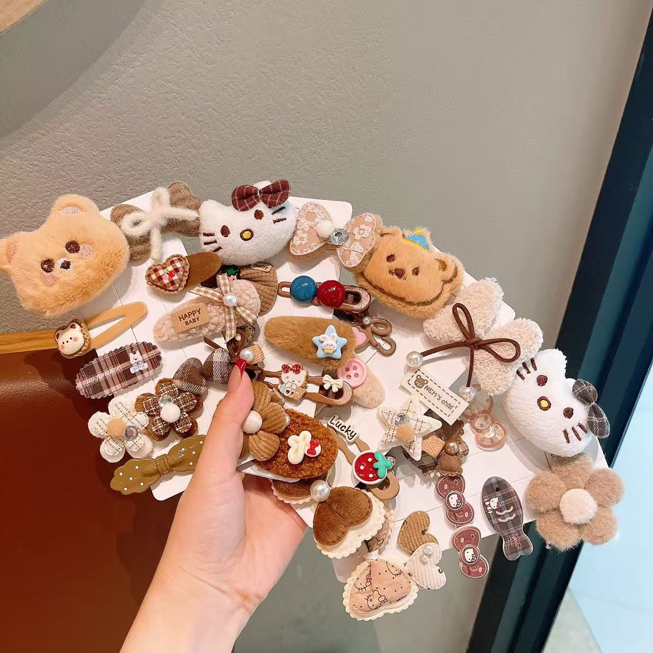 Nuevo otoño y invierno curry Hello Kitty clip para el cabello de gatito niños adorables clip BB para niñas peñas clip para el cabello rotos