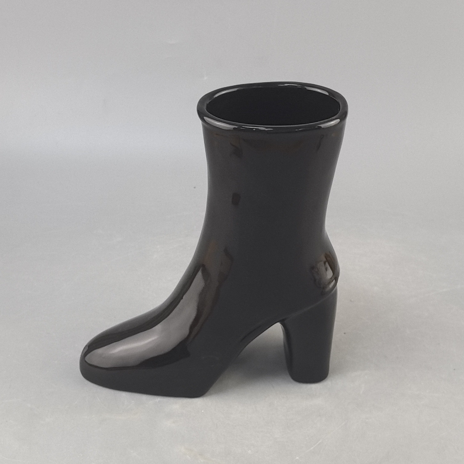 Puede personalizar la cerámica creativa simulación de botas de tacones altos botas de flores extrañas botas de flores cerámicas artesanías decorativas de puerta de entrada