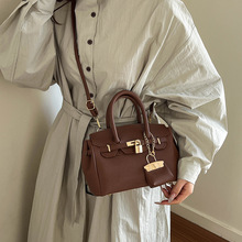 ���s��ɫ���ֵ�P����r�г���������Ůʿ���ذ��ճ�ͨ��������