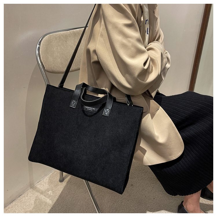 검은색