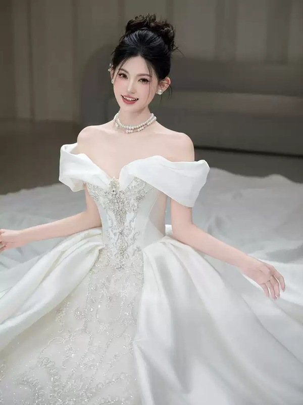 一字肩重工大码缎面婚纱新娘2025新款法式高级质感小个子奢华主纱|undefined