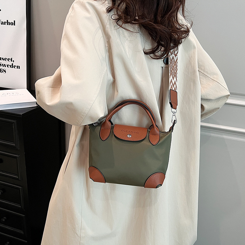 Mini bolso de bolsillo de mano pequeña mujer 2025 nuevo estilo transfronterizo de tela de nylon ligera de moda ocio de hombro bolsa inclinada