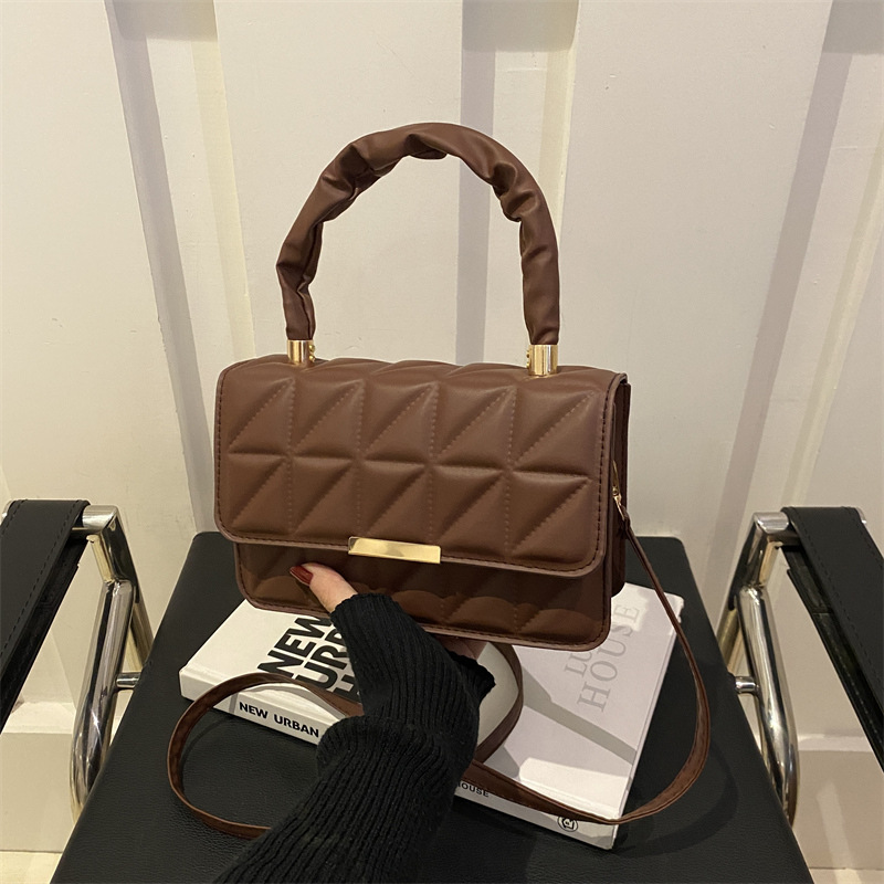 Minimalista bolso de viaje de viento 2024 engolpeado diamante otoño nuevo diseño de bolso de hombro simple estilo bolso de mochila