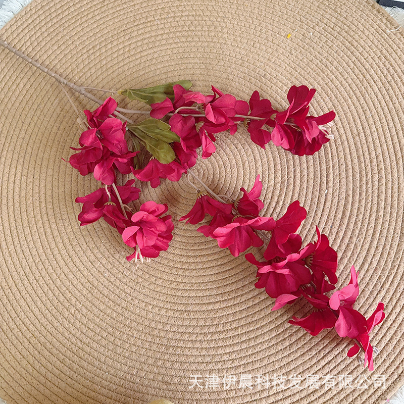 세 갈래의 연인 탑-레드