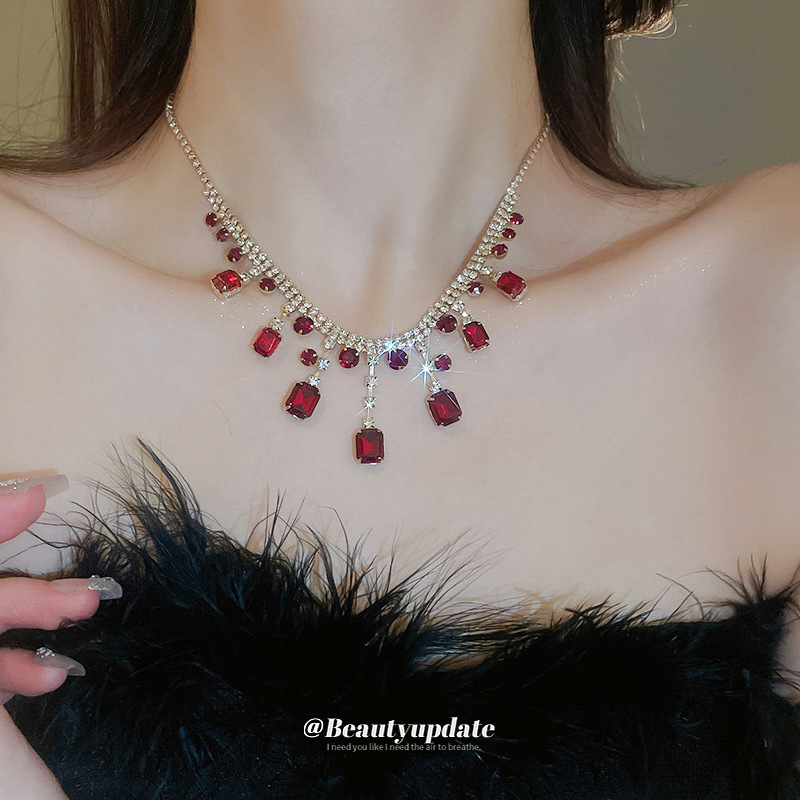 Conjunto de pendientes de collar de flecos cuadrados con diamantes transfronterizos Moda retro Cadena de clavícula de lujo ligero Joyas de nicho de alta gama